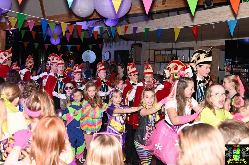 ../Images/Jeugddisco Glow in the Dark 038.jpg